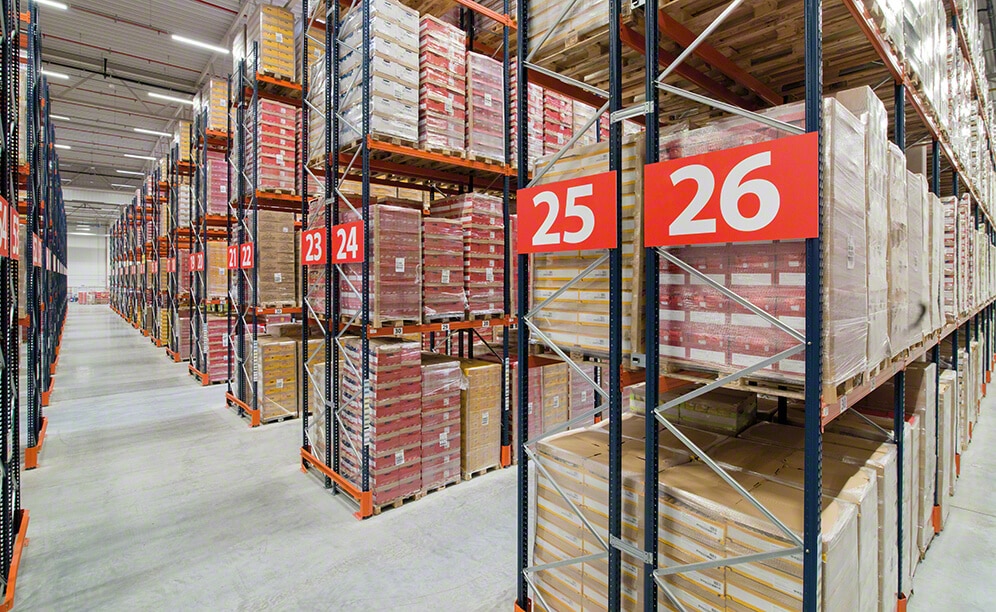 Mecalux ha fornito scaffalature portapallet con una capacità di 6.560 posti pallet presso il magazzino di Lorenz Snack-World