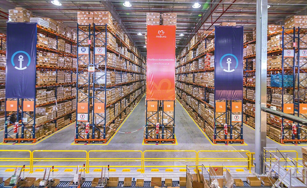 Il produttore brasiliano leader nel mercato dei cosmetici amplia la capacità del suo magazzino di Buenos Aires con scaffalature portapallet Il produttore brasiliano leader nel mercato dei cosmetici amplia la capacità del suo magazzino di Buenos Aires con scaffalature portapallet