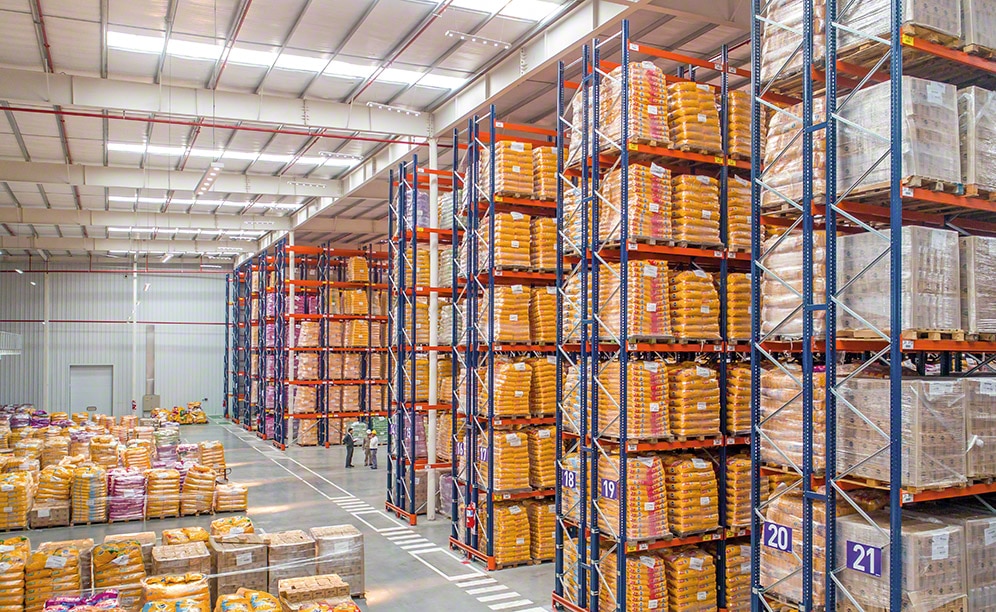 Due magazzini a elevata capacità per l'operatore logistico Qbox Due magazzini a elevata capacità per l'operatore logistico Qbox