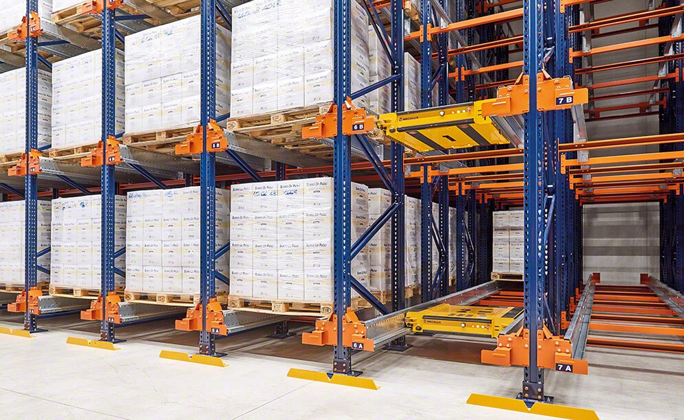 Un produttore italiano di burro aumenta la sua efficienza tramite l'installazione di due celle a temperatura controllata con il sistema a stoccaggio intensivo Pallet Shuttle Un produttore italiano di burro aumenta la sua efficienza tramite l'installazione di due celle a temperatura controllata con il sistema a stoccaggio intensivo Pallet Shuttle