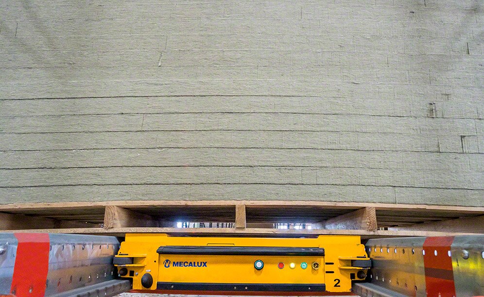 Il Pallet Shuttle trasporta e deposita il carico fino al primo spazio disponibile