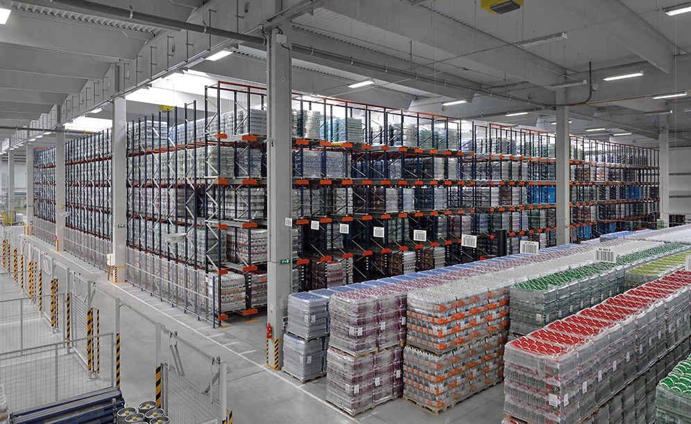 Uno operatori logistici di bevande moltiplica la sua capacità di stoccaggio grazie al sistema Pallet Shuttle e a scaffalature profonde 50 m Uno operatori logistici di bevande moltiplica la sua capacità di stoccaggio grazie al sistema Pallet Shuttle e a scaffalature profonde 50 m