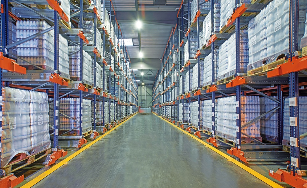 Il magazzino di SLVA può stoccare un totale di 7.424 pallet su una superficie di 2.829 m²