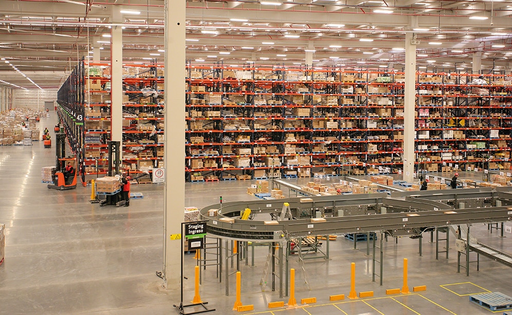 Mecalux fornisce alla catena di supermercati SMU un magazzino di grandi dimensioni con una capacità di circa 47.000 posti pallet