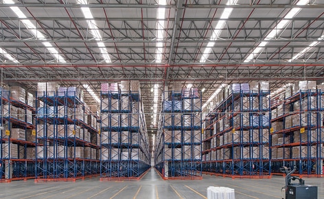 Mecalux ha dotato il magazzino di Unilever di scaffalature portapallet che offrono una capacità di stoccaggio pari a 83.569 posti pallet