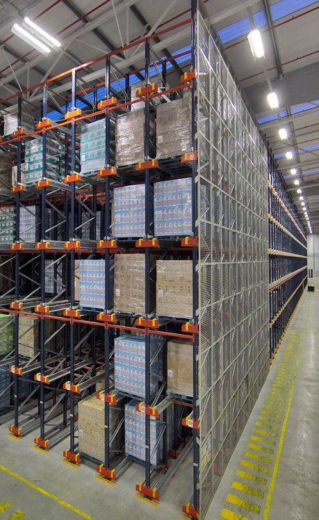 La capacità ottenuta è di 10.386 posti pallet sulle scaffalature portapallet e 5.544 con il sistema Pallet Shuttle