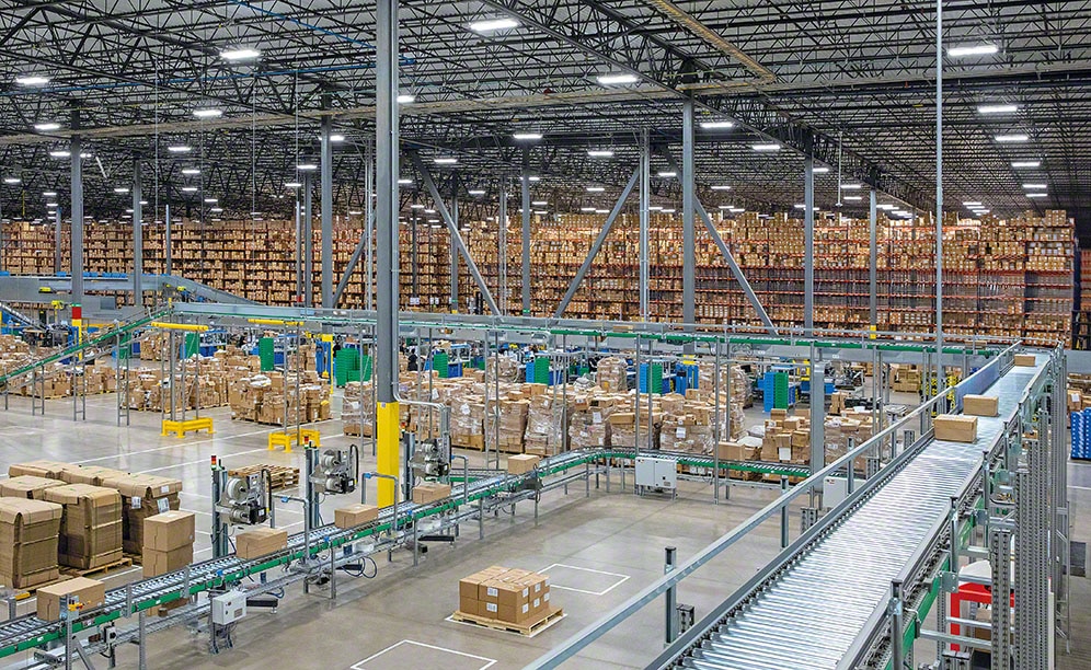 Magazzino di indumenti sportivi e calzature Adidas in Pennsylvania, Stati Uniti Magazzino di indumenti sportivi e calzature Adidas in Pennsylvania, Stati Uniti