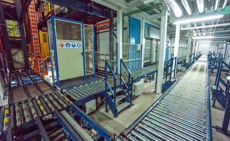 Un magazzino automatico autoportante è integrato nella fabbrica di trattamento, confezionamento e consegna più innovativa e sostenibile d’Europa Un magazzino automatico autoportante è integrato nella fabbrica di trattamento, confezionamento e consegna più innovativa e sostenibile d’Europa