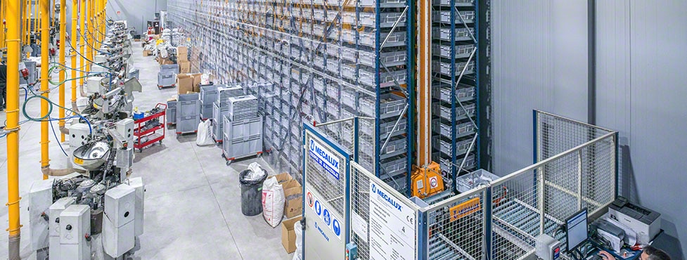 Il produttore di bottoni Luca Cuccolini installa un magazzino automatico per contenitori
