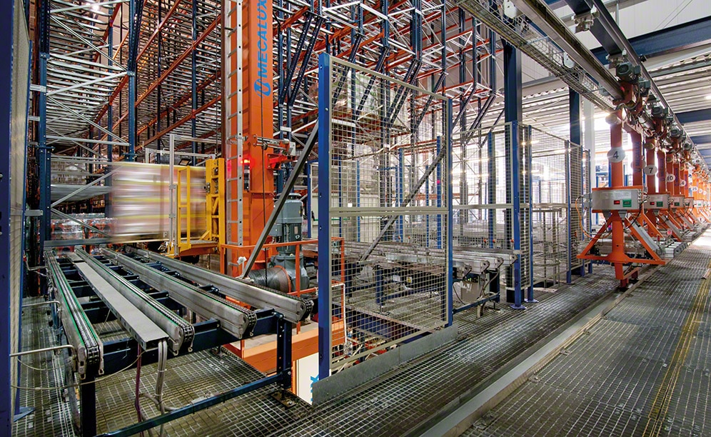 Il magazzino automatico di Sokpol con capacità di stoccaggio per 28.400 pallet