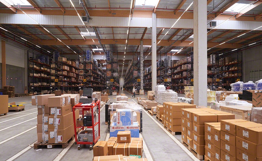 Il magazzino di componenti industriali di Sofinther in Francia