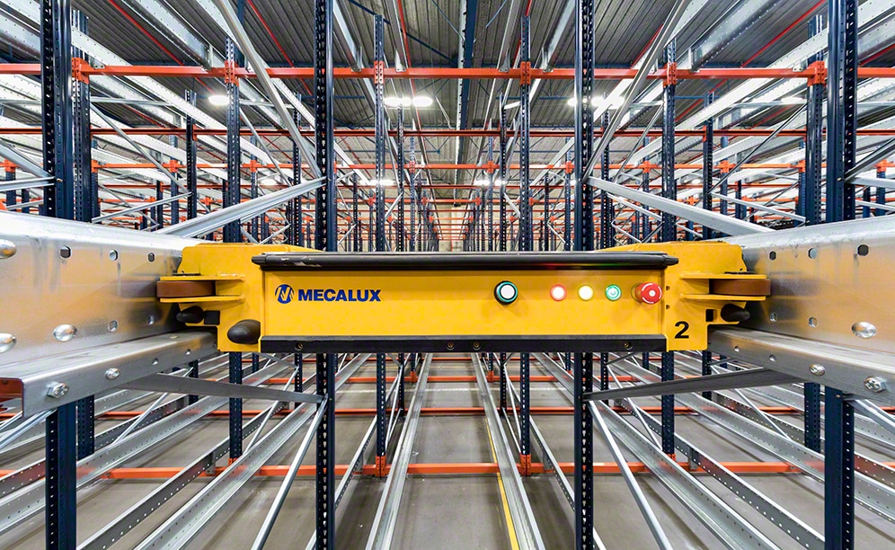 Pallet Shuttle semiautomatico nel magazzino di Croix Rouge in Francia