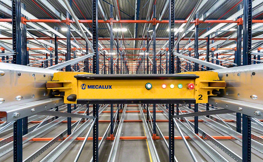 Sistema Pallet Shuttle semiautomatico nel magazzino di Croix Rouge in Francia