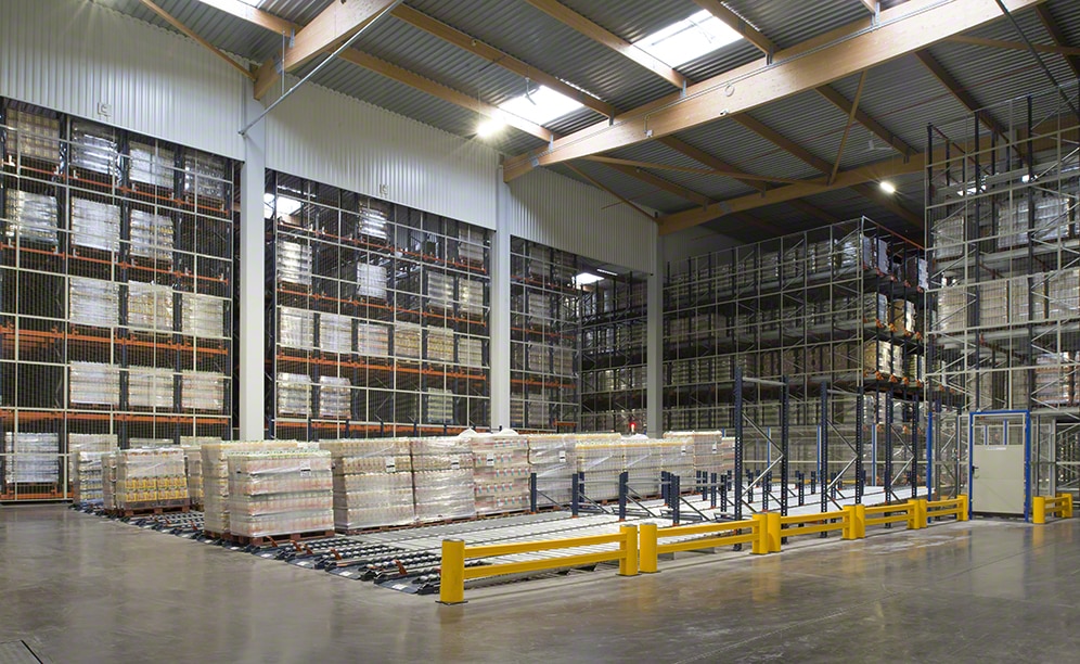 Il magazzino dell’operatore logistico Gruppo Alainé in Francia. Il magazzino dell’operatore logistico Gruppo Alainé in Francia.