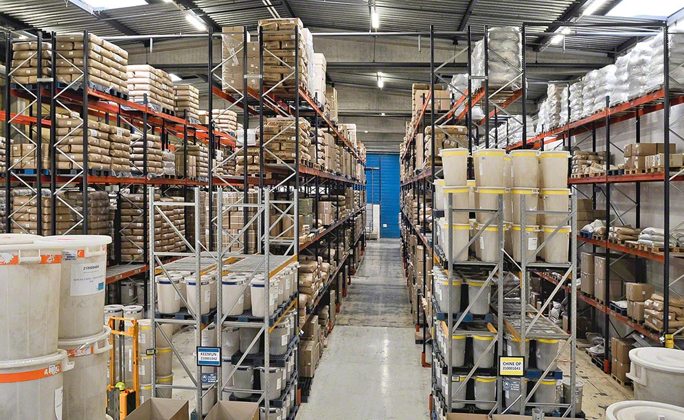 Scaffalature portapallet e trasportatori per il tè di Dammann Frères Scaffalature portapallet e trasportatori per il tè di Dammann Frères