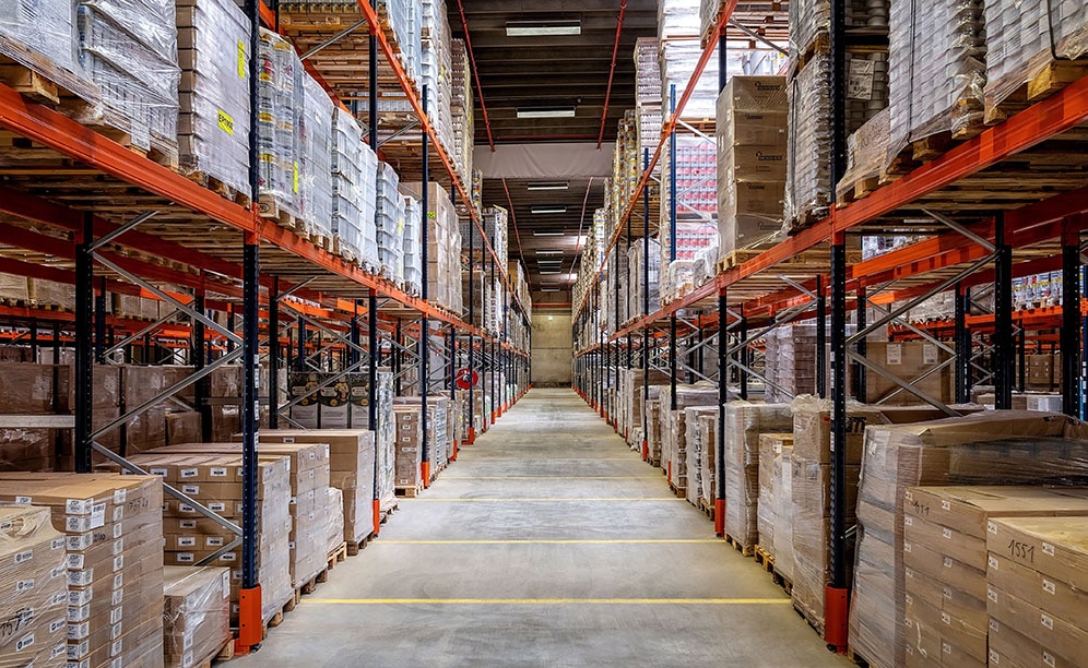 Scaffalatura portapallet nel magazzino Dometrans, operatore logistico in Francia Scaffalatura portapallet nel magazzino Dometrans, operatore logistico in Francia