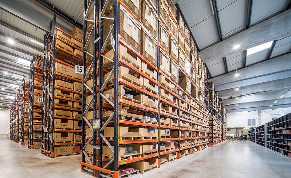 Il magazzino di bilstein group per parti di ricambio per automobili Il magazzino di bilstein group per parti di ricambio per automobili