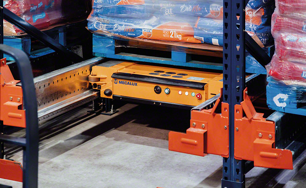 Sistema Pallet Shuttle per pallet con alimenti per animali domestici Sistema Pallet Shuttle per pallet con alimenti per animali domestici