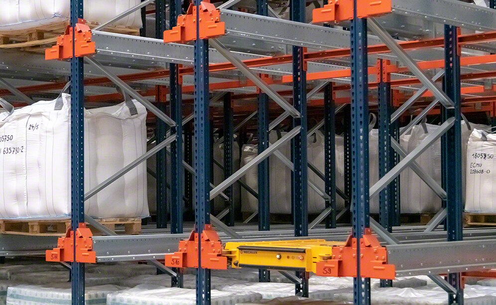 Pallet Shuttle semiautomatico nel magazzino di Zuidnatie in Belgio