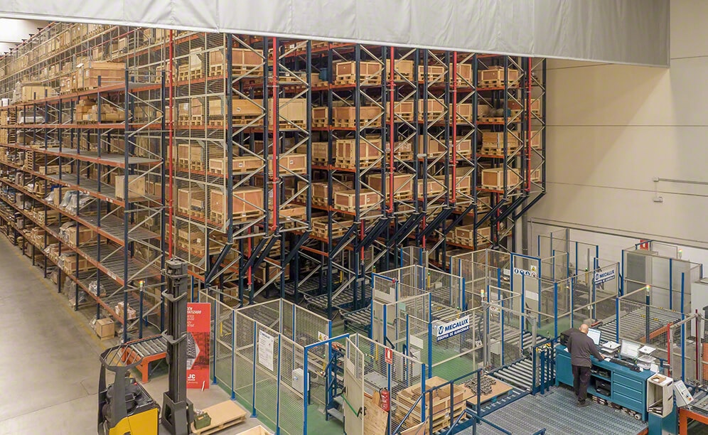 Il magazzino automatico per le valvole di JC Valves collegato con la produzione Il magazzino automatico per le valvole di JC Valves collegato con la produzione