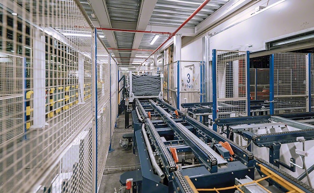 Magazzino automatico autoportante Michelin integrato con la produzione a Vitoria Magazzino automatico autoportante Michelin integrato con la produzione a Vitoria