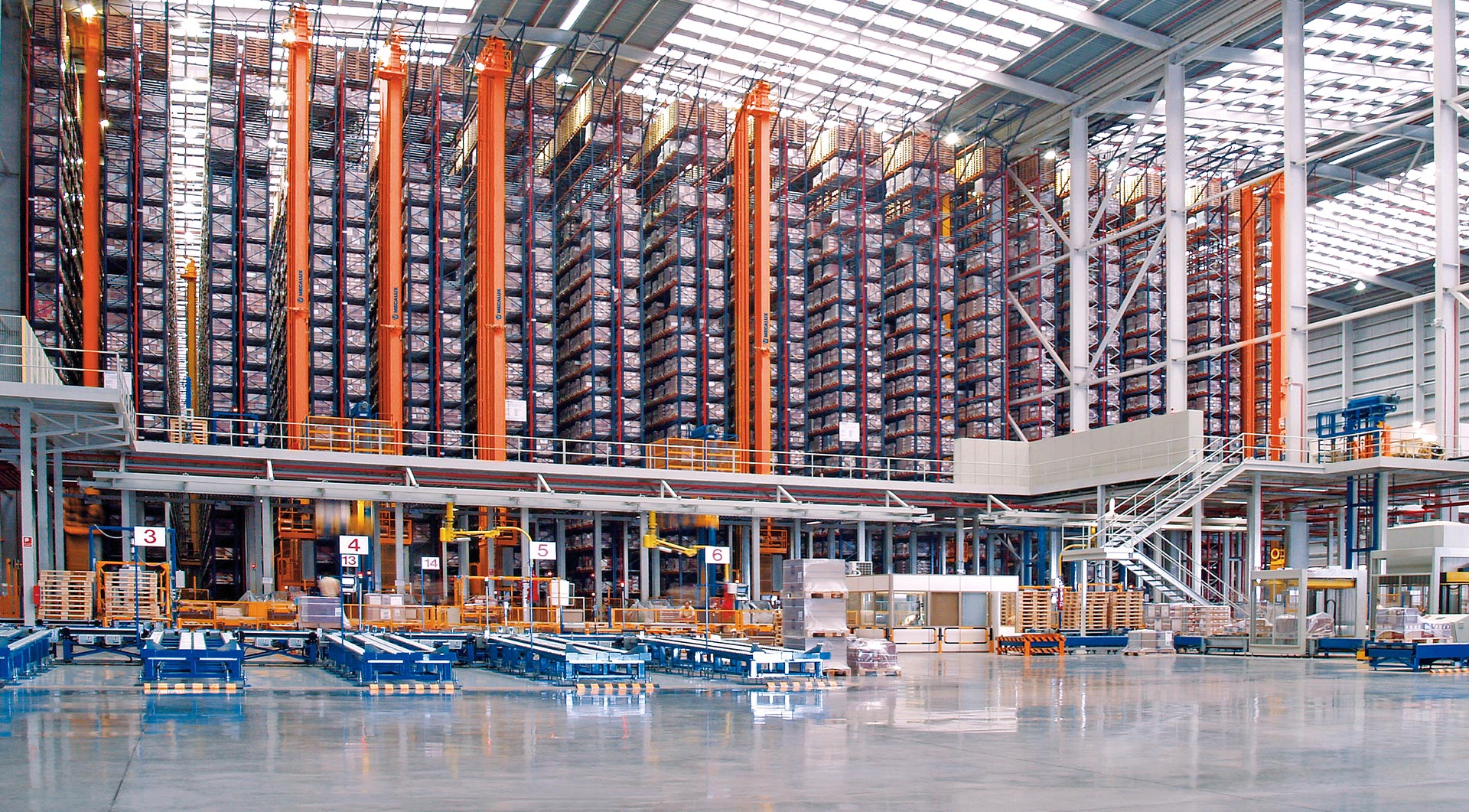 Trasloelevatori per pallet Trasloelevatori per pallet