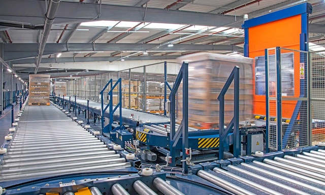 ALPLA installa un sistema di trasporto automatico nello stabilimento di Golborne (Regno Unito) ALPLA installa un sistema di trasporto automatico nello stabilimento di Golborne (Regno Unito)