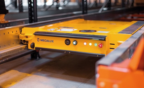 Gémo, rinomato distributore di moda francese, combina il sistema a stoccaggio intensivo semiautomatico Pallet Shuttle con scaffalature portapallet e per picking per ottenere il massimo rendimento Gémo, rinomato distributore di moda francese, combina il sistema a stoccaggio intensivo semiautomatico Pallet Shuttle con scaffalature portapallet e per picking per ottenere il massimo rendimento