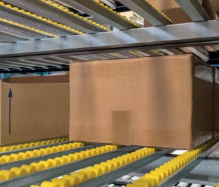 Due sistemi di stoccaggio nel centro di FS.COM in Germania Due sistemi di stoccaggio nel centro di FS.COM in Germania