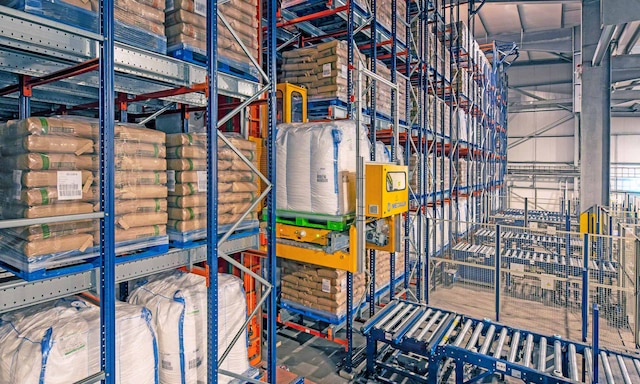 British Sugar riafferma l'impegno nell'innovazione con un magazzino automatico a Wissington British Sugar riafferma l'impegno nell'innovazione con un magazzino automatico a Wissington