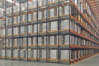 Il Pallet Shuttle velocizza le spedizioni nei magazzini con merce con domanda stagionale