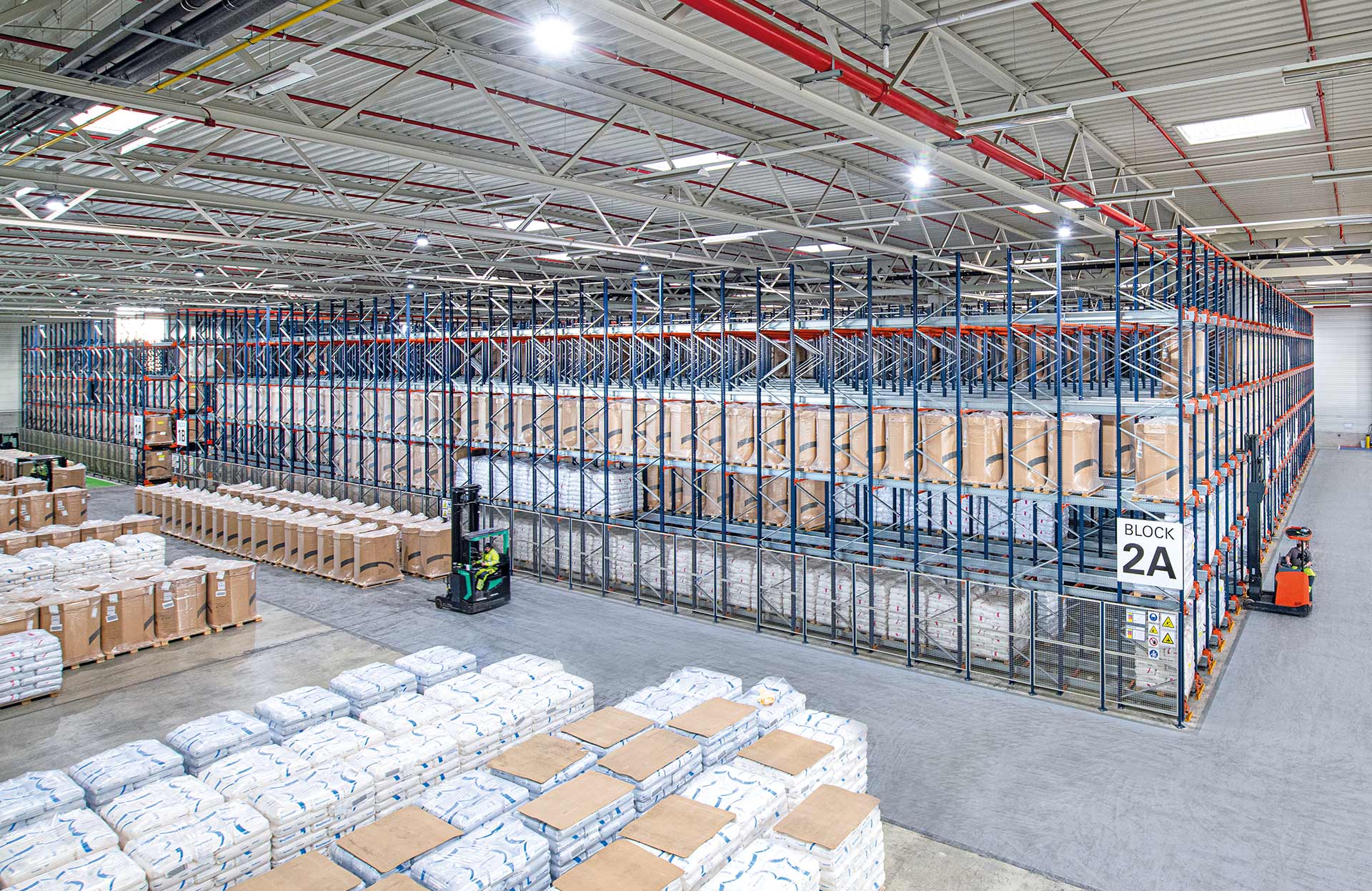Il Pallet Shuttle è un sistema di stoccaggio intensivo con cui si sfrutta al massimo la superficie disponibile