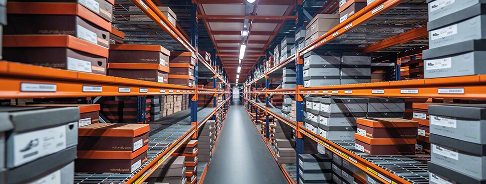 L’azienda di scarpe Pikolinos rinnova il magazzino per affrontare l'e-commerce L’azienda di scarpe Pikolinos rinnova il magazzino per affrontare l'e-commerce