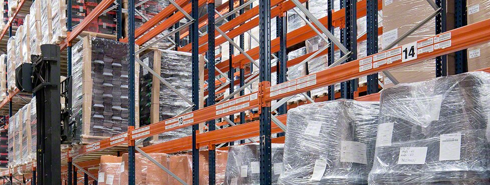Scaffalature portapallet in Polonia per i prodotti di plastica di Prosperplast Scaffalature portapallet in Polonia per i prodotti di plastica di Prosperplast