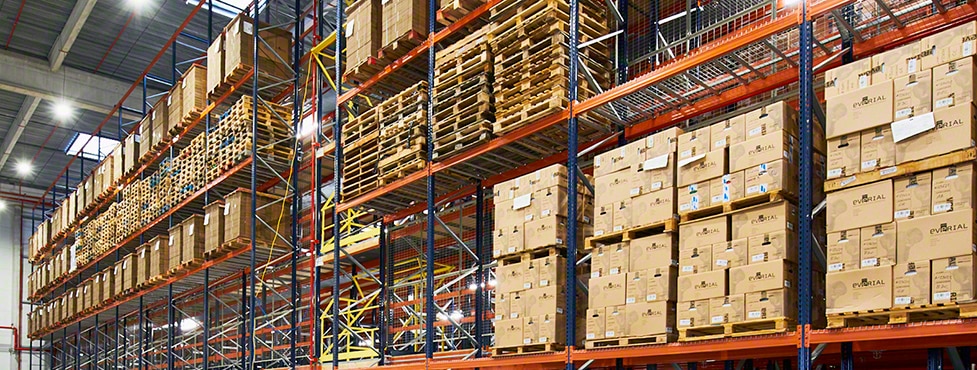 Everial: gestione efficiente di oltre 360.000 contenitori nel centro documentale di Lione Everial: gestione efficiente di oltre 360.000 contenitori nel centro documentale di Lione