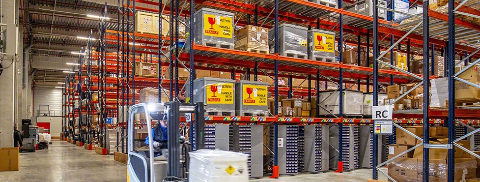 Magazzino di componenti elettrici e prodotti chimici di Ectra in Francia Magazzino di componenti elettrici e prodotti chimici di Ectra in Francia