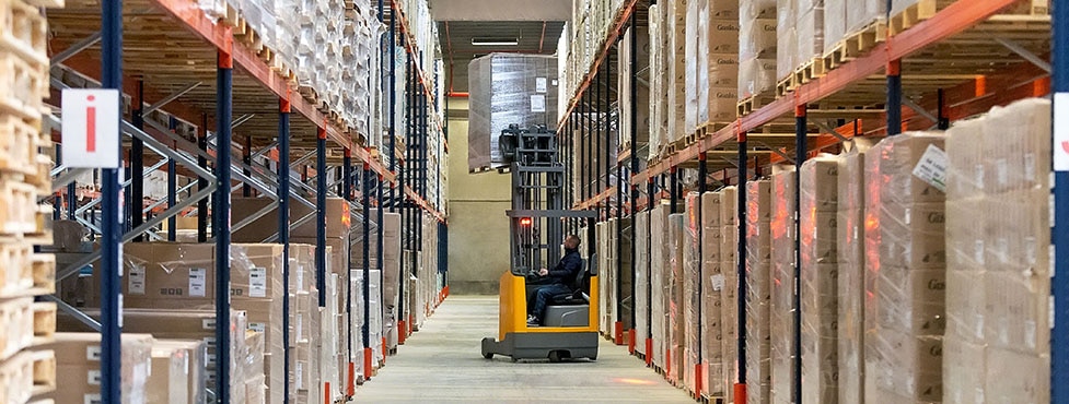 Scaffalatura portapallet nel magazzino Dometrans, operatore logistico in Francia Scaffalatura portapallet nel magazzino Dometrans, operatore logistico in Francia