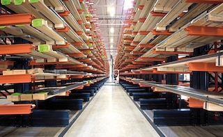 Due magazzini per Bracchi in Italia