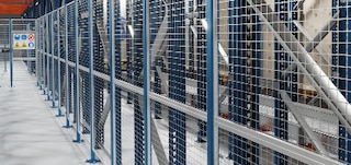 Le recinzioni di sicurezza delimitano l’area di operatività del 4-Way Pallet Shuttle