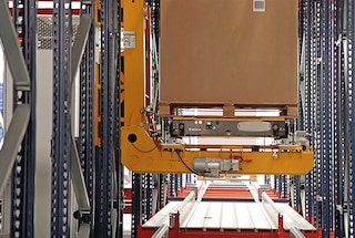 Se necessario, lo shuttle 4-Way sposta il pallet a un livello superiore
