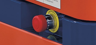 Ogni robot AMR è dotato di pulsanti di sicurezza che, una volta attivati, portano il robot a fermarsi completamente.