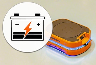 Il software di gestione della flotta organizza la ricarica delle batterie AMR