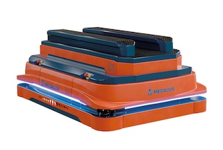 L'AMR robot 1500 con piattaforma di sollevamento può trasferire i carichi su piattaforme fisse o trasportatori