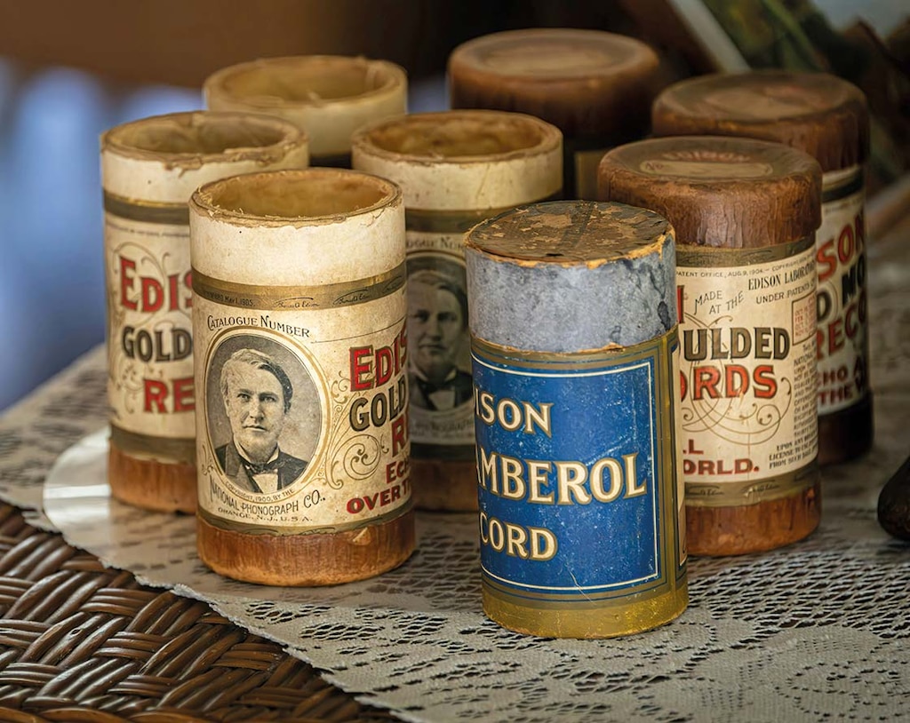 Nel 1935 Ray Stanton Avery inventò gli oggi onnipresenti adesivi o etichette autoadesive