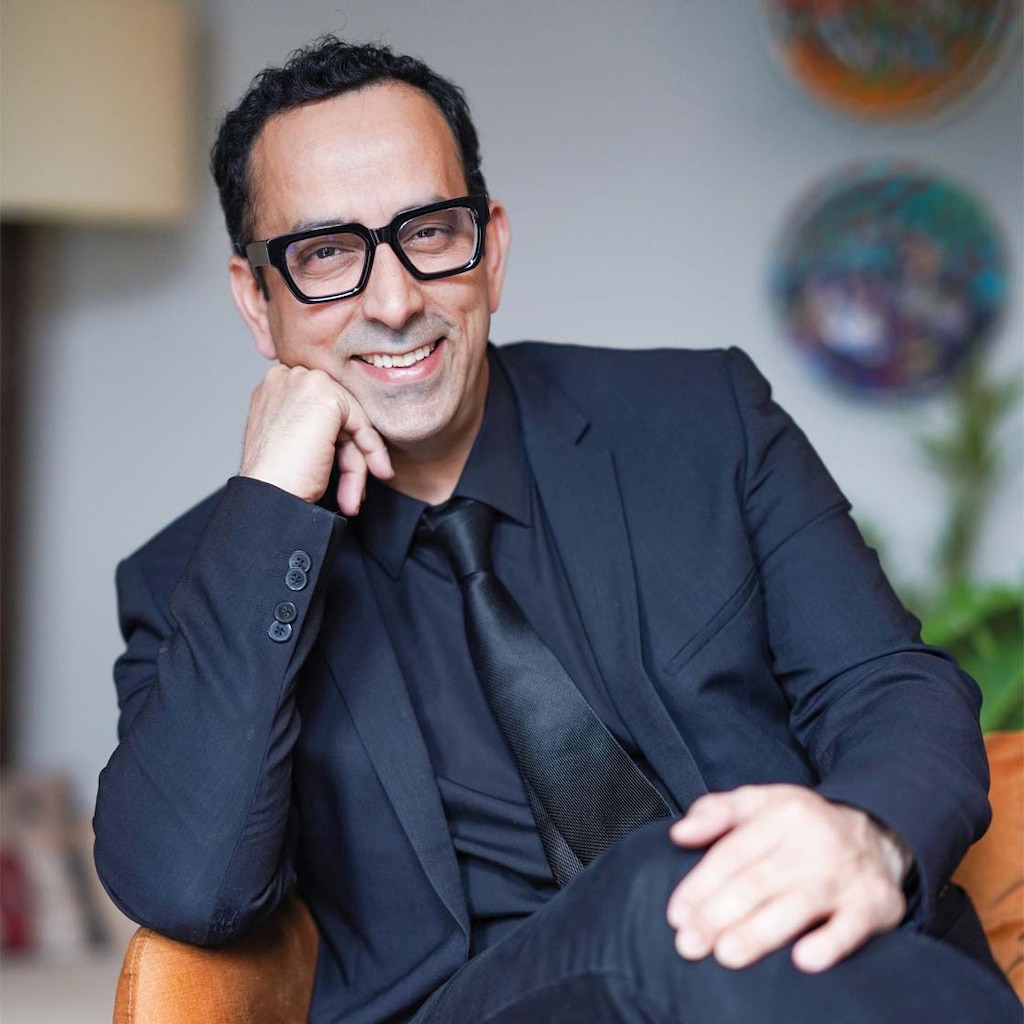 Ian Khan, autore di Undisrupted: Leadership essentials on business transformation, profitability, and future readiness