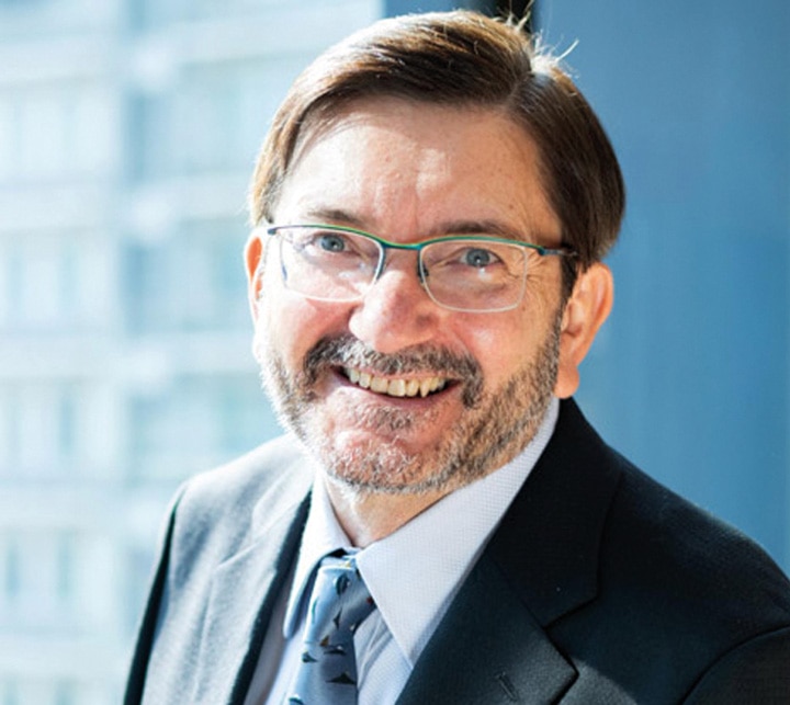 Jorge Calvo, Dottore in Scienze Economiche e Aziendali (UAO CEU), con formazione presso HBS, MIT ed Esade