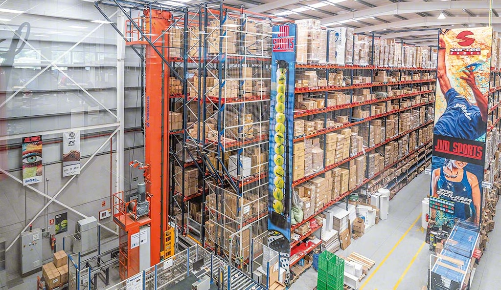 I trasloelevatori per pallet velocizzano il magazzino di una PMI