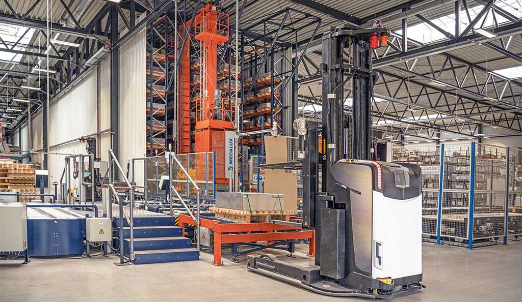 Blechwarenfabrik dispone di due magazzini automatici nel suo stabilimento di contenitori metallici a Offheim (Germania)