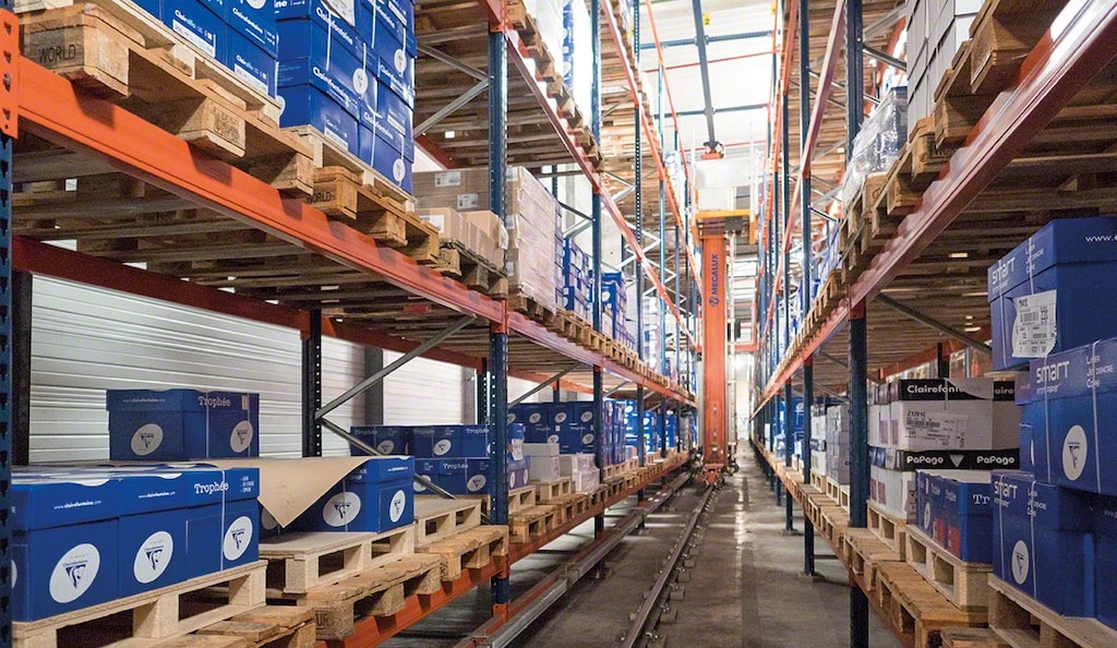 Clairefontaine ha aumentato la produttività della sua logistica con il sistema Pallet Shuttle automatico