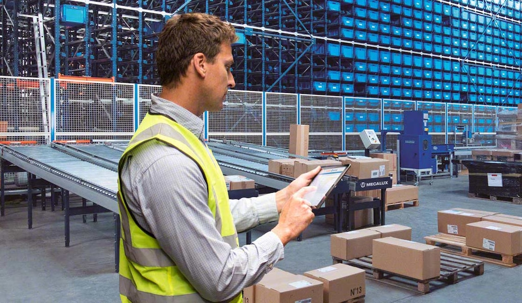 Un sistema di gestione come Easy WMS di Mecalux aiuta il coordinatore logistico a valutare le performance del magazzino